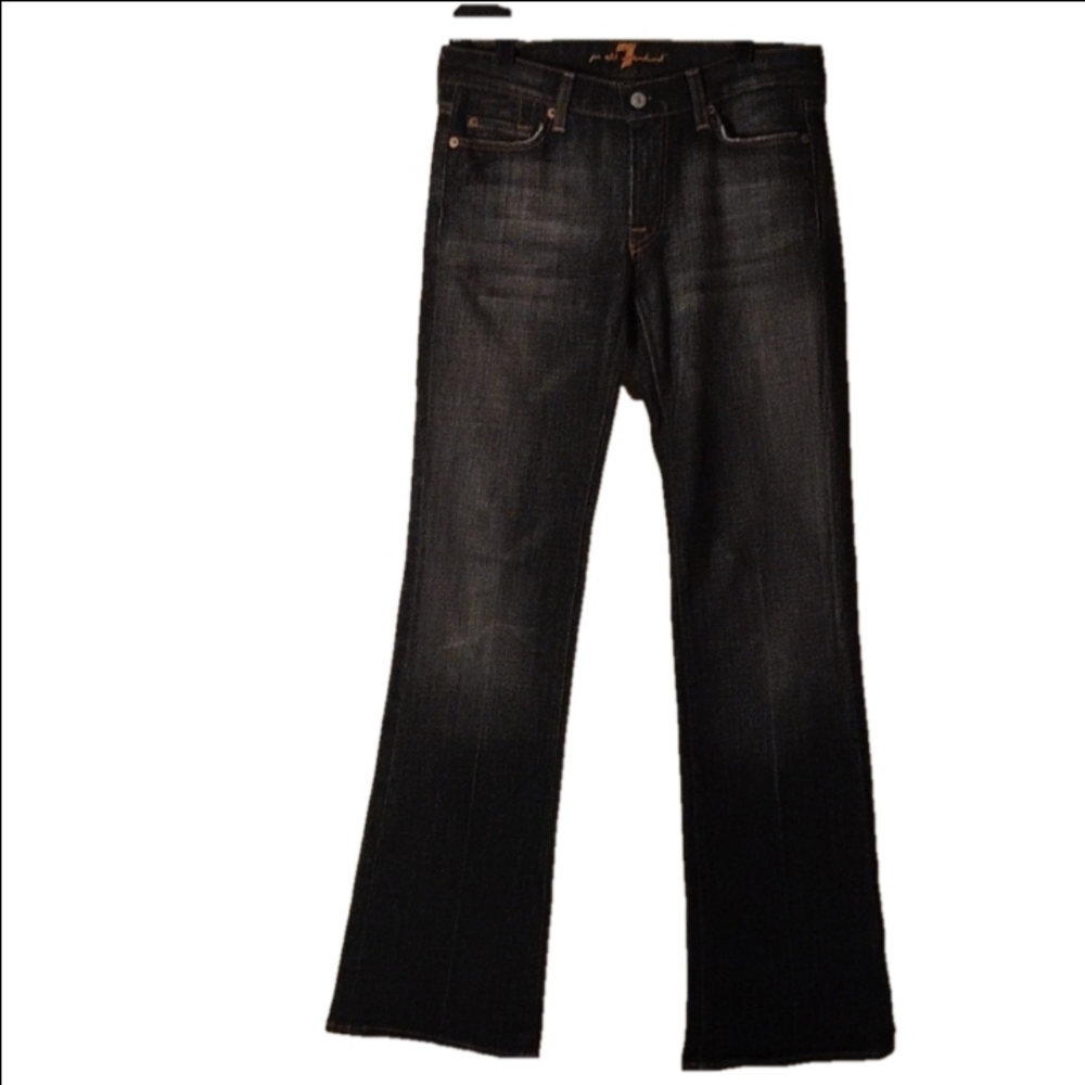 7 for all Mankind size 28 jeans. Slight flare. Nice dark wash. Great for fall.